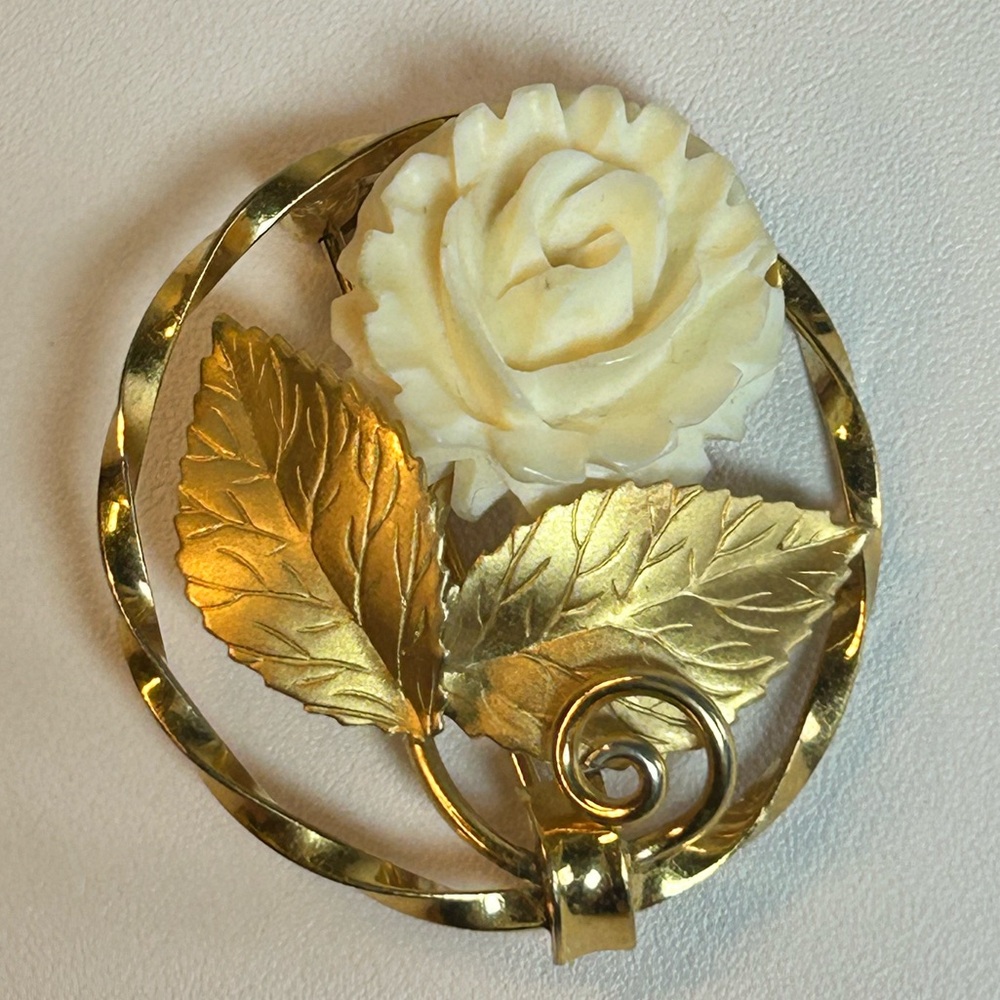 Vintage Signed KL 12K Gold Filled Lucite Ivory Rose Wreath Brooch Leaf